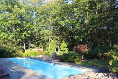 Woodstock Retreat Heated Pool Hot Tub FirePit — hotel in Saugerties