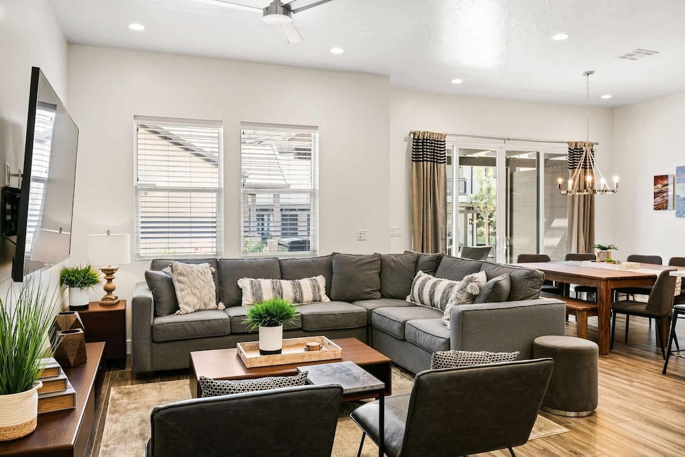 Red Cliffs Retreat Ocotillo #8 by RedAwning — 4-Star Luxury Hotel in Santa Clara, United States