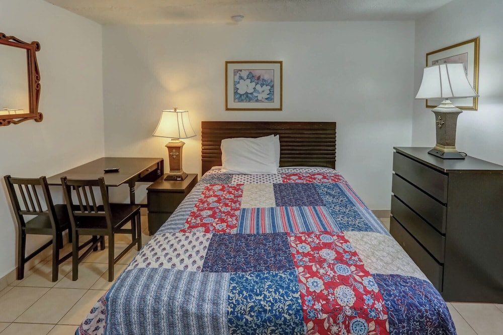 Richard's Motel - photo 25