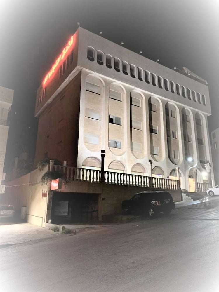 Al Nojoom International Hotel — Amman
