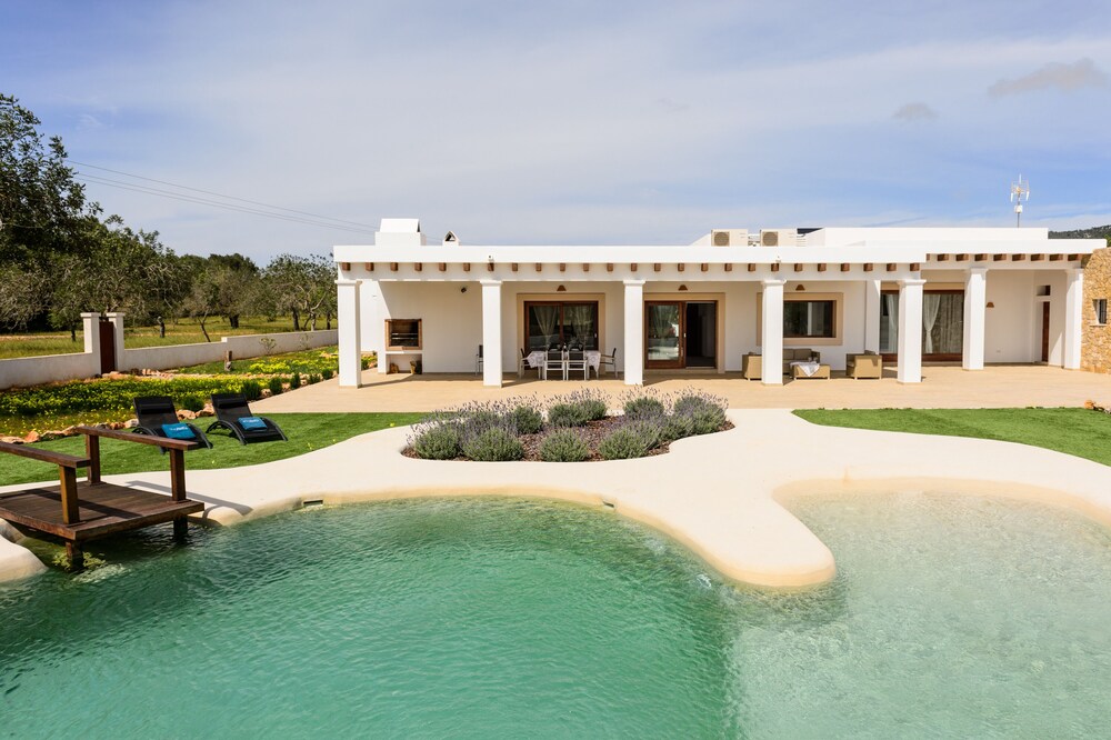 Villa Sa Vinyeta — 4-Star Luxury Hotel in Sant Joan De Labritja, Spain