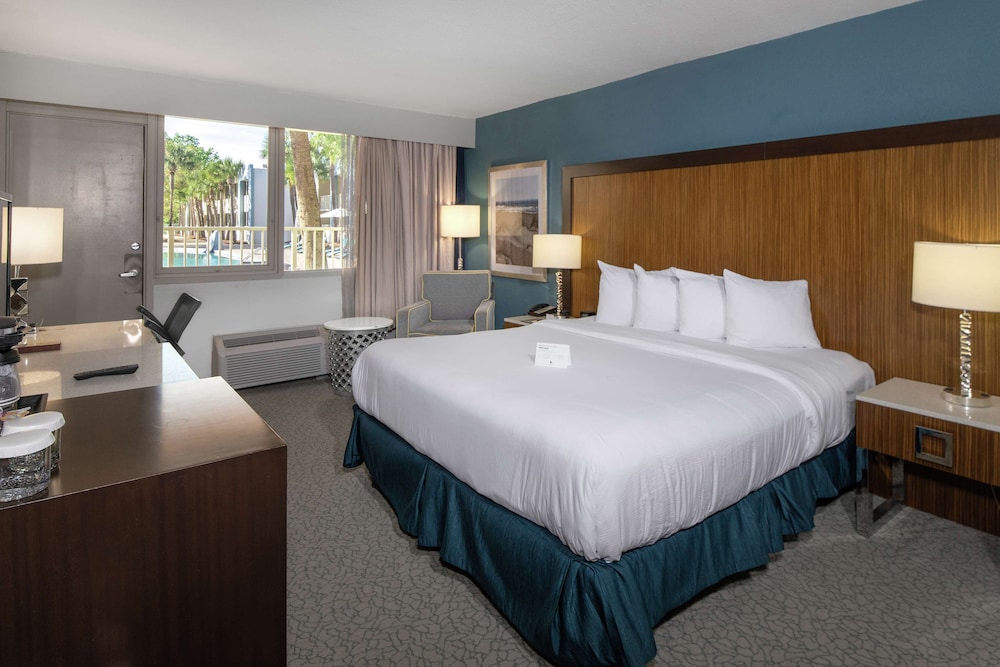DoubleTree by Hilton Hotel Jacksonville Airport - photo 14
