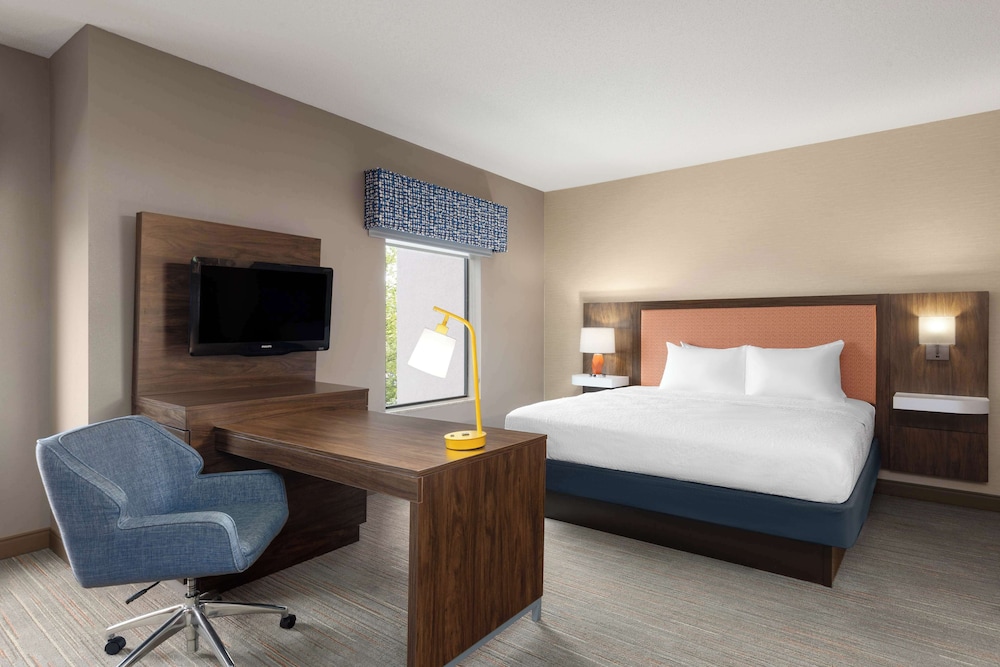 Hampton Inn & Suites Harrisburg North - photo 23