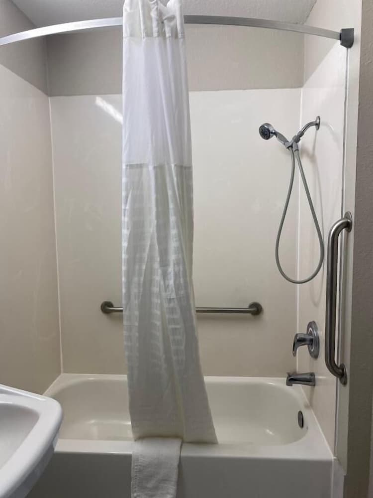 Days Inn by Wyndham Lake City I 10 - photo 15