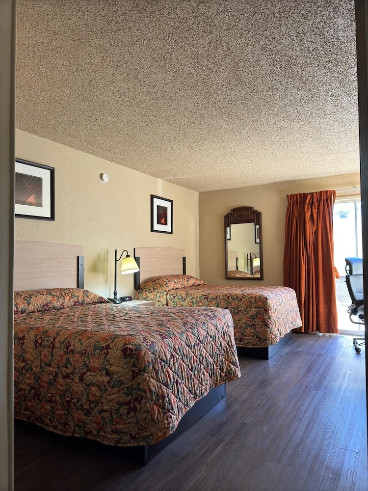 American Inn & RV Park - photo 11
