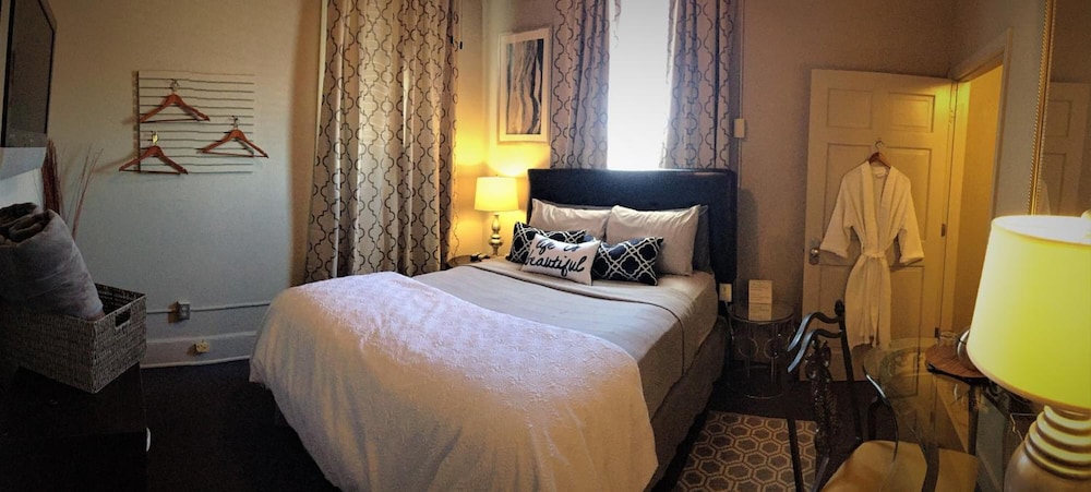 The Loft on the Square Guest Suites - photo 17