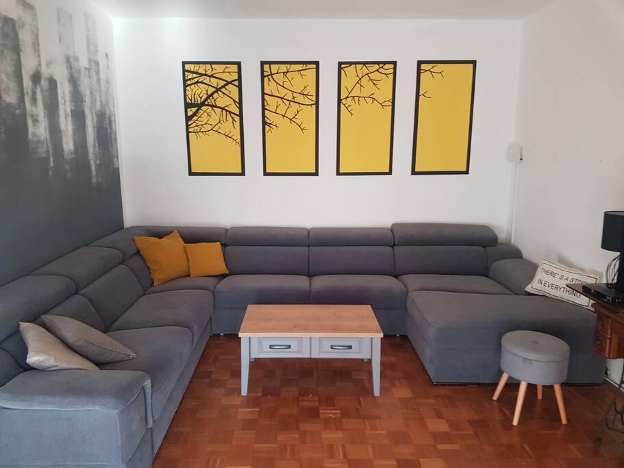 Prostran Apartman Niko Idealan Za Veliku Obitelj in Pula, Croatia