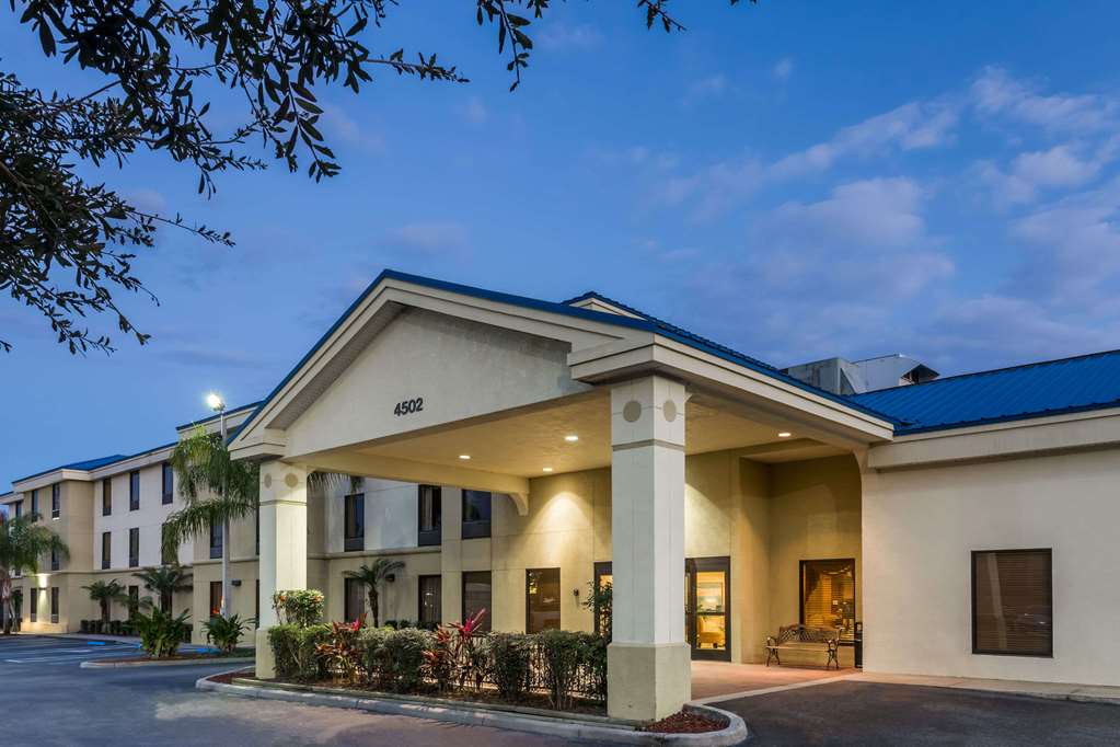 Days Inn & Suites by Wyndham Lakeland in Lakeland, United States