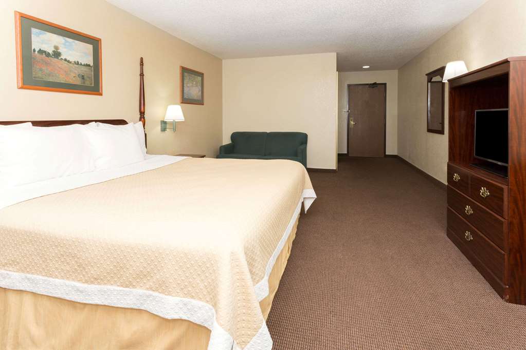 Days Inn by Wyndham Colorado Springs Airport - photo 11