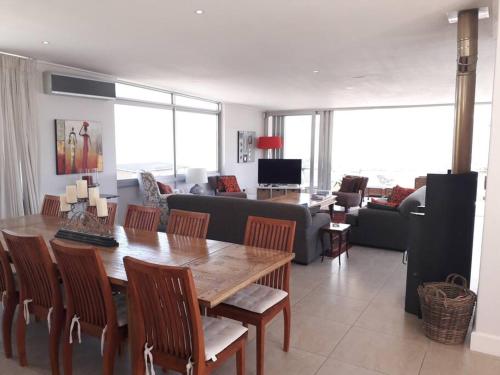 Luxury 12 bed villa amazing views solar power