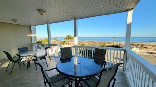 Dolphin Watch 08 by Tybee Vacation Rentals — 4-Star Luxury Hotel in Tybee Island, United States