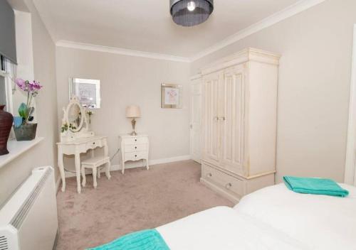 Seabirds Cosy Ground Floor Apartment with Parking Space
