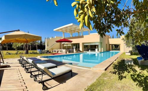 Spacious Villa with Mountain Views 550 m — 4-Star Luxury Hotel in Marrakesh, Morocco