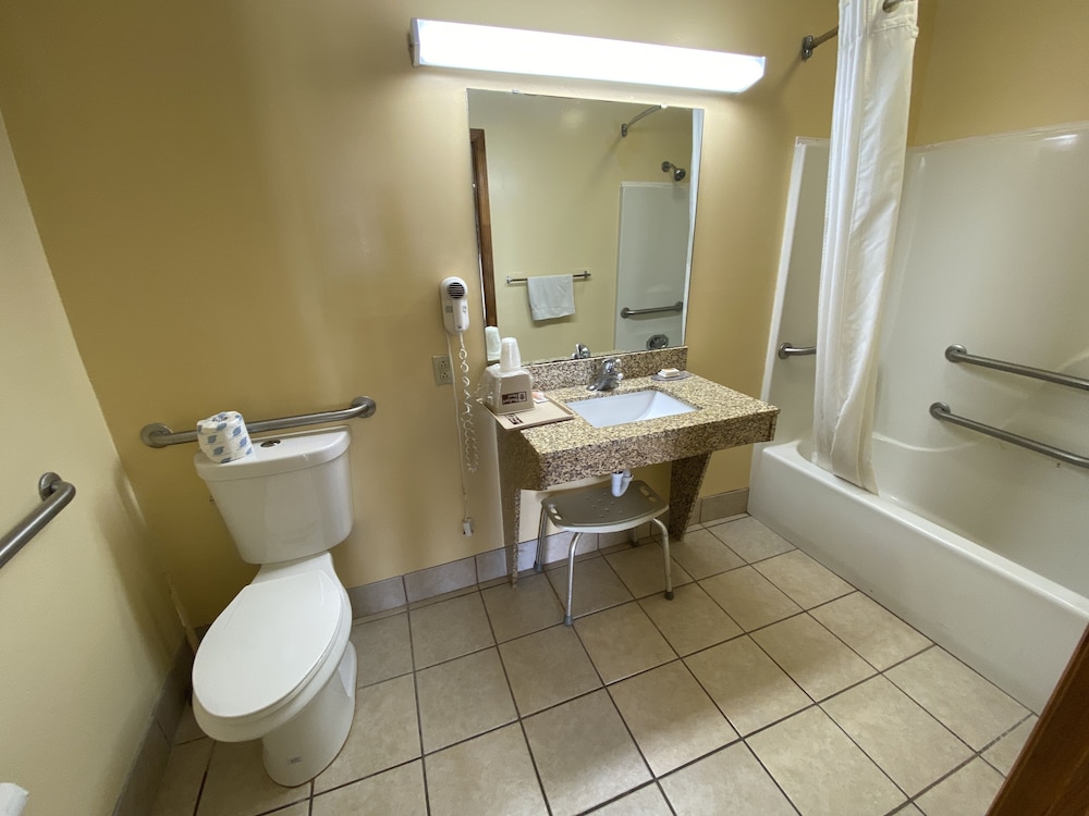 Rodeway Inn Baxley - photo 25