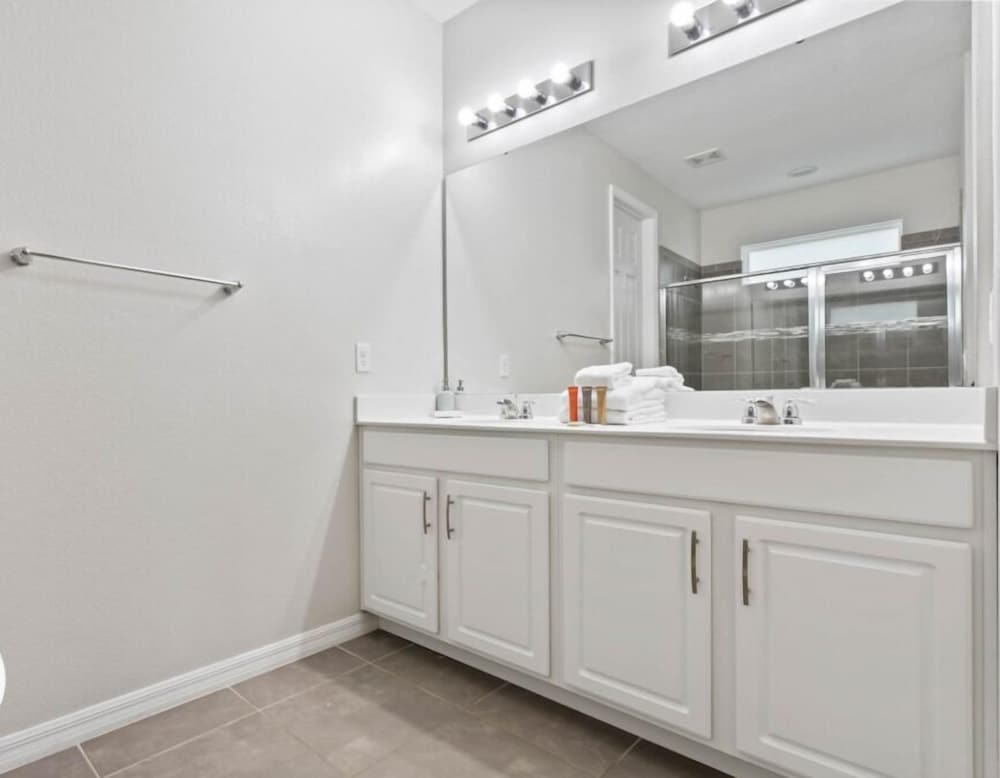 9 Bed 6.5 Bath Solara Resort 9 Bedroom Home by RedAwning - photo 21