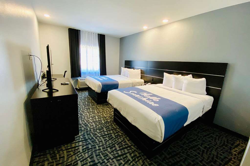 Days Inn & Suites by Wyndham Horn Lake Memphis Graceland - photo 9