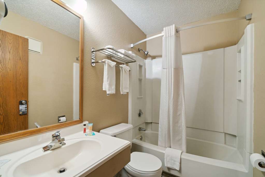 Super 8 by Wyndham Kenosha Pleasant Prairie - photo 13