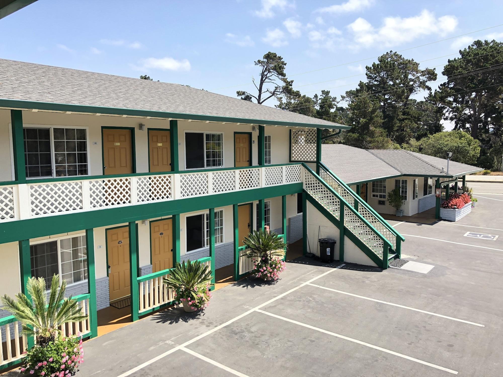 Monterey Pines Inn - photo 15