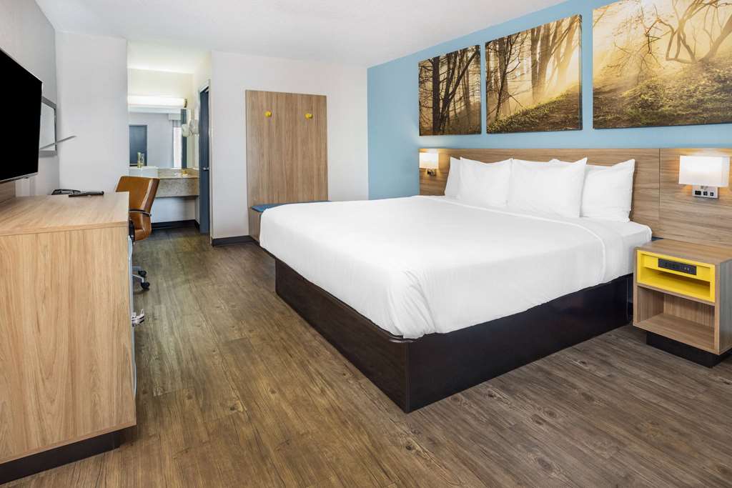 Days Inn by Wyndham Raleigh Glenwood Crabtree - photo 16