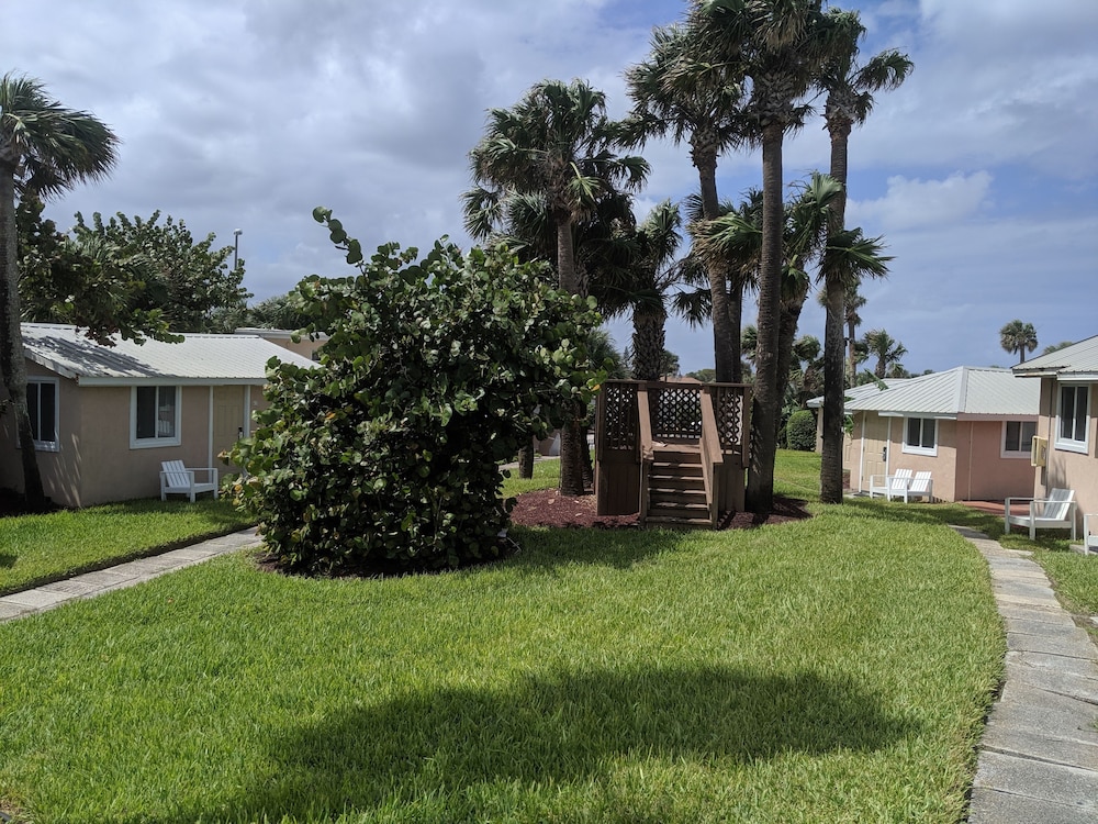 Shoreline Suites & Cabana Cottages - photo 129