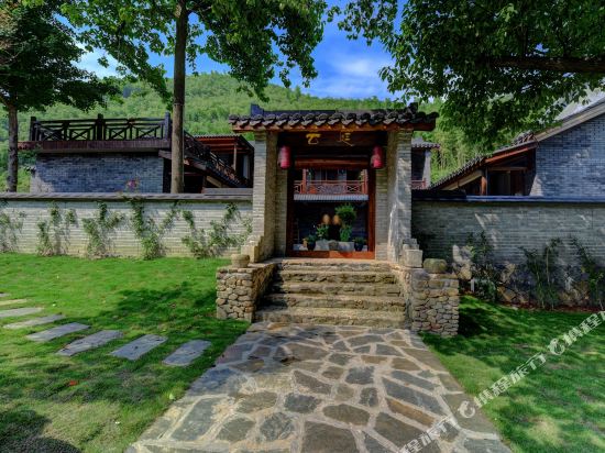Floral Hotel Cloud Courtyard in Deqing, People's Republic of China