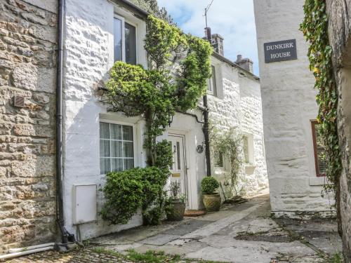 8 Stonegate Lancaster — 4-Star Luxury Hotel in High Bentham, United Kingdom