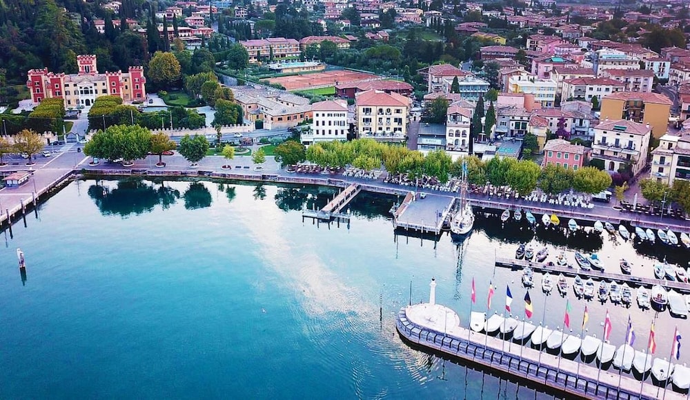 La Vittoria Boutique Hotel — 4-Star Luxury Hotel in Garda, Italy