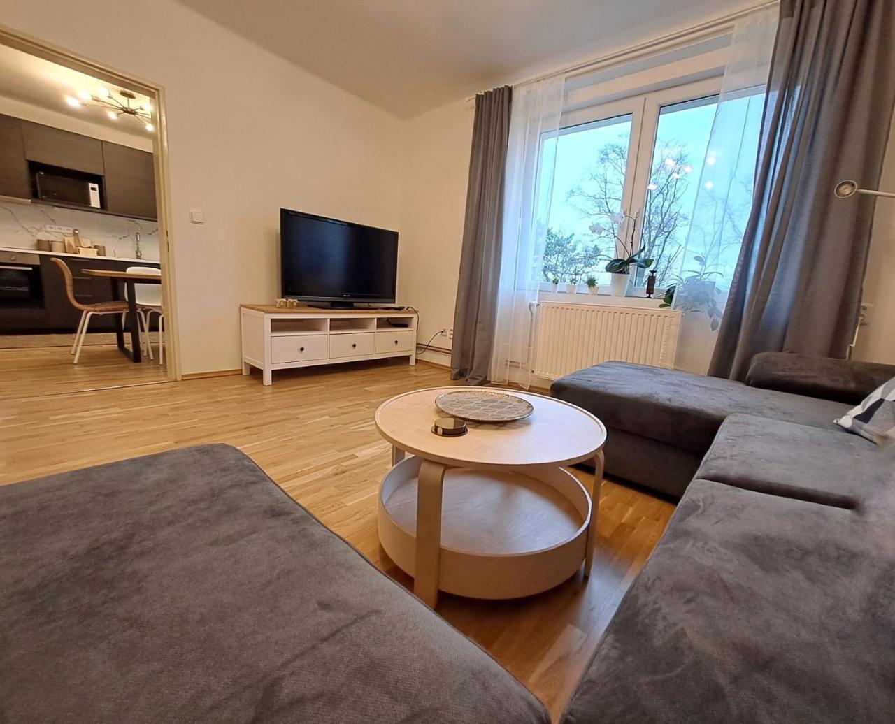 Apartmánový dům se zahradou v klidné části Prahy — 4-Star Luxury Hotel in Prague, Czech Republic
