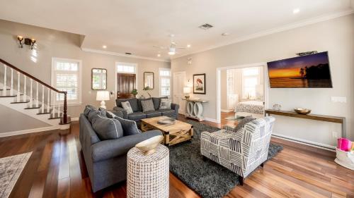 Diamond Girl by Last Key Realty in Key West, United States