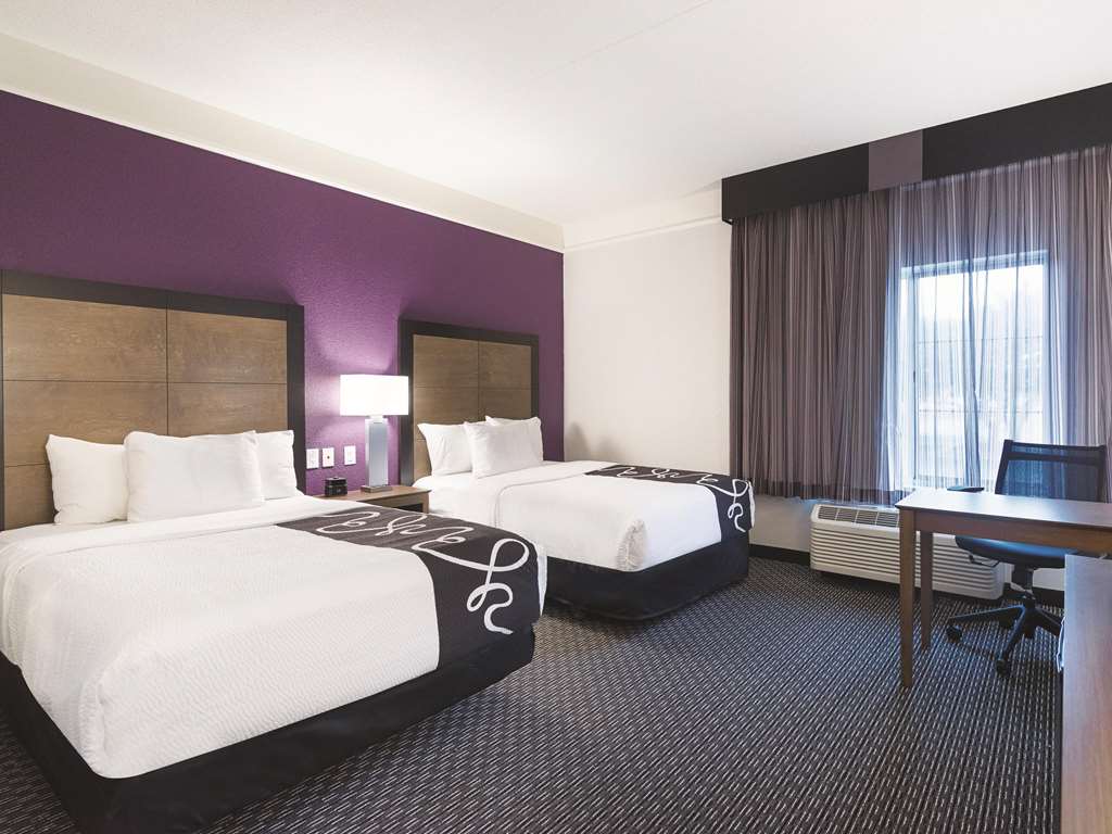 La Quinta Inn & Suites by Wyndham Oklahoma City NW Expwy - photo 19