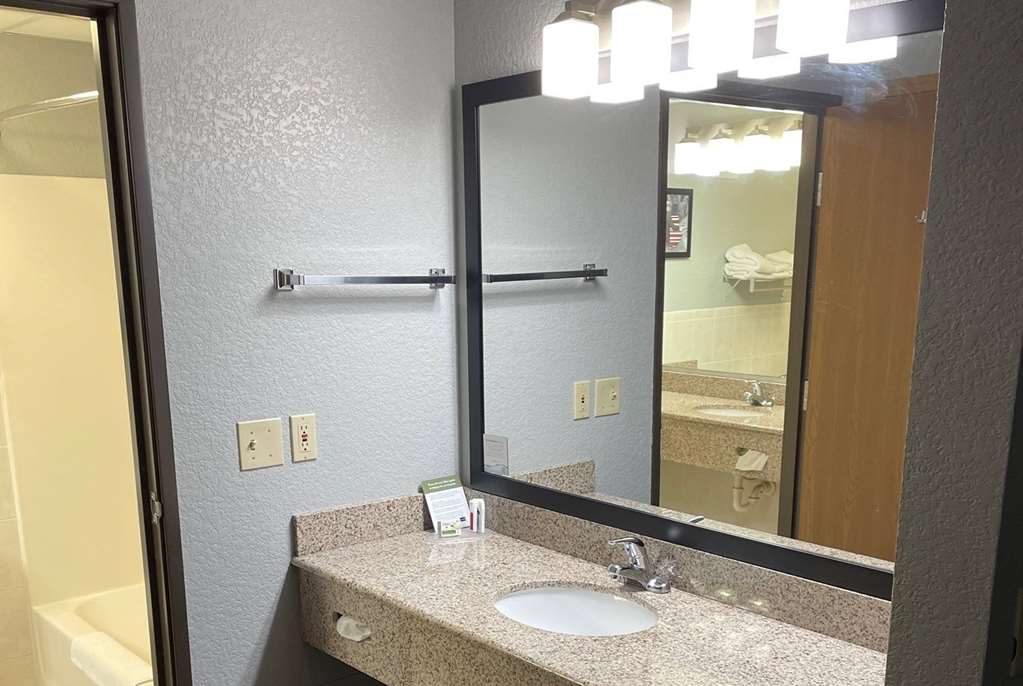 AmericInn by Wyndham Ankeny Des Moines - photo 35