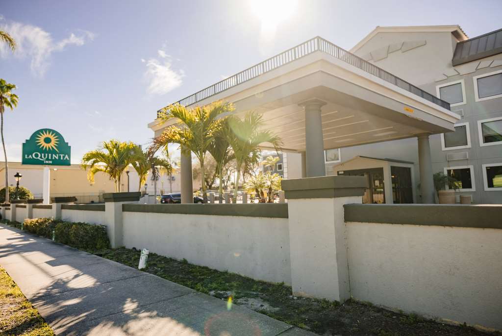 La Quinta Inn by Wyndham Tampa Near Busch Gardens - photo 11