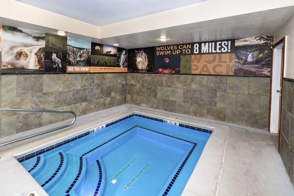 Gray Wolf Inn & Suites - photo 26