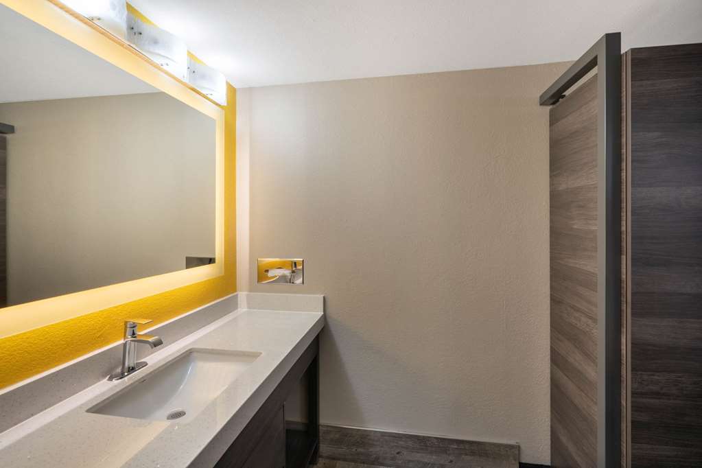 Baymont by Wyndham Murfreesboro - photo 18