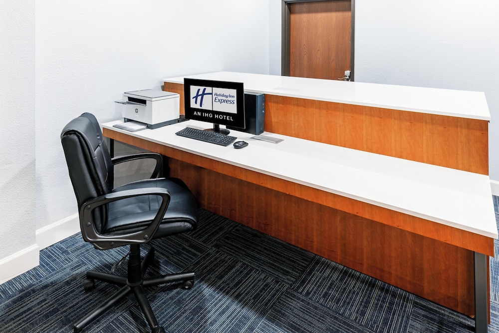 Holiday Inn Express & Suites Del Rio by IHG - photo 51