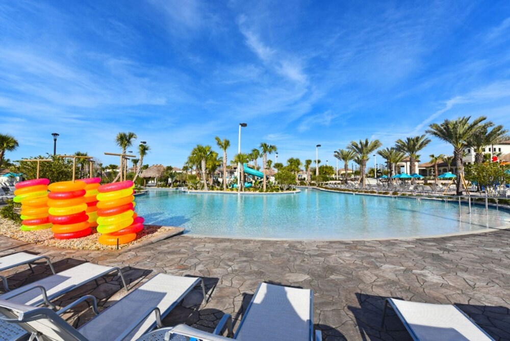 1583 Plunker Drive — 4-Star Luxury Hotel in Davenport, United States