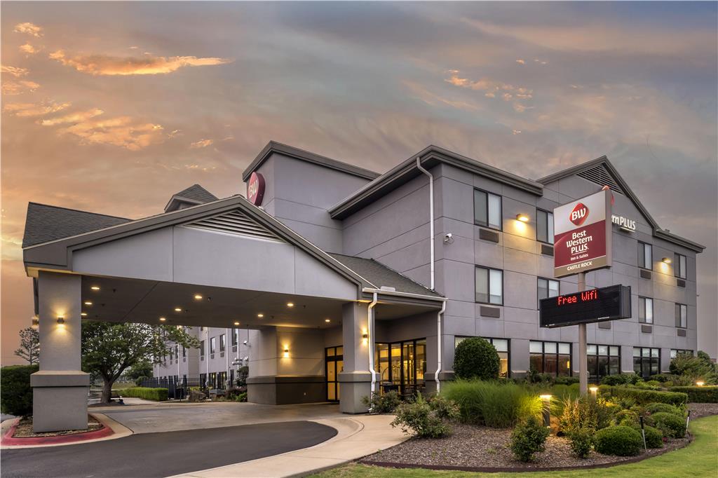 Best Western Plus Castlerock Inn & Suites - carbon neutral hotel in Bentonville