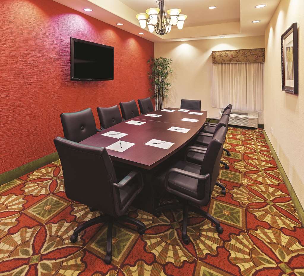 La Quinta Inn & Suites by Wyndham Port Arthur - photo 36
