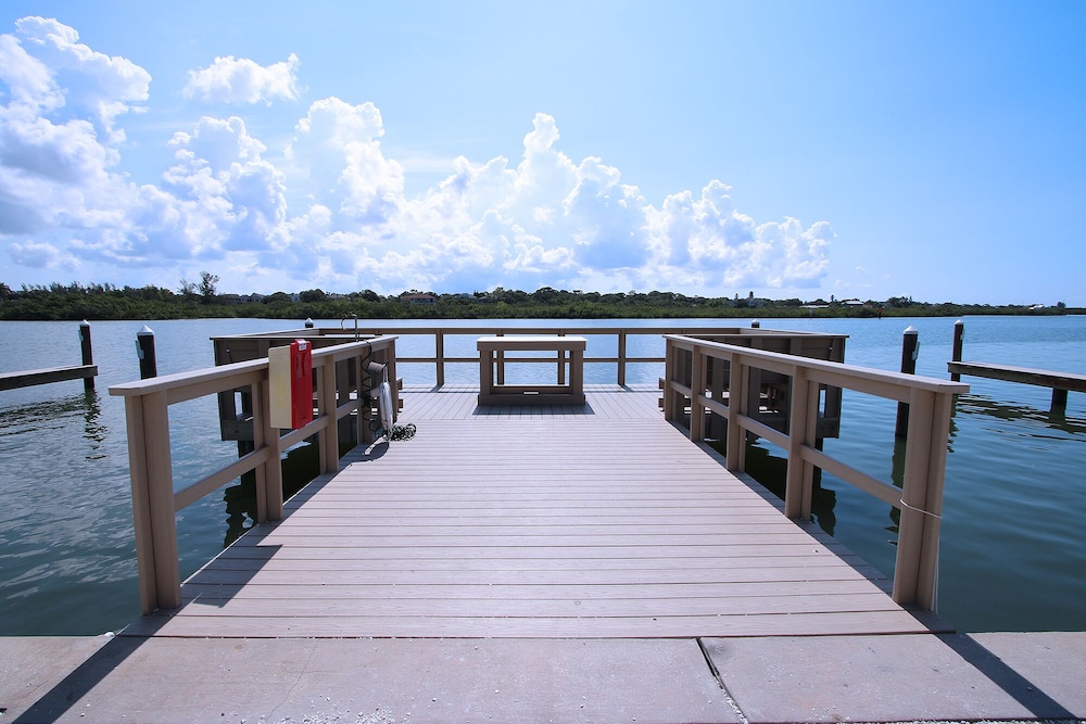 Barefoot Beach Resort 217e - carbon neutral hotel in Indian Shores