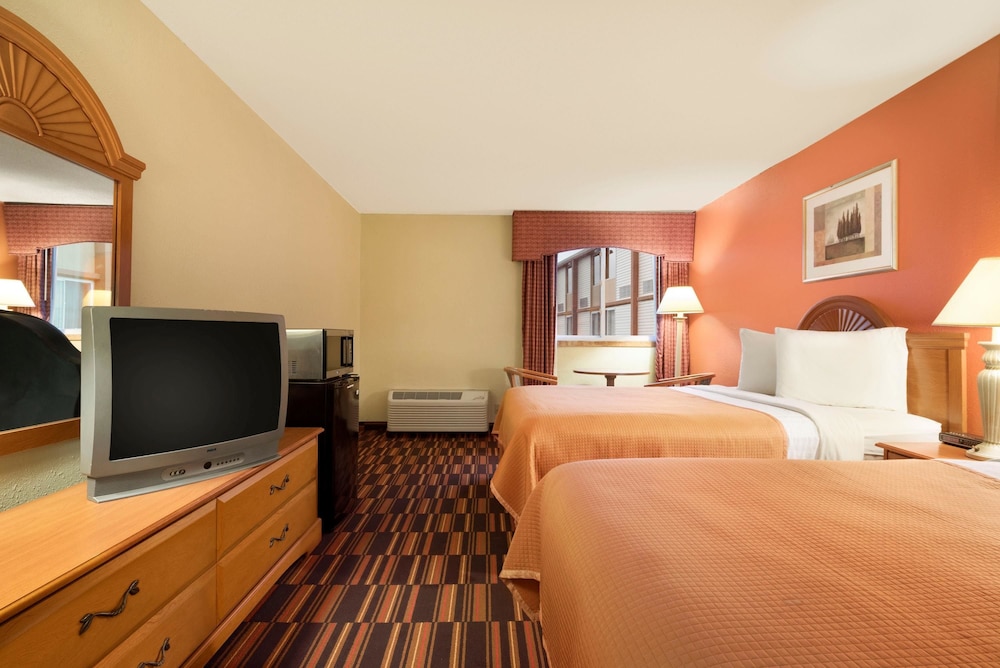 Travelodge by Wyndham Sturgis - photo 9