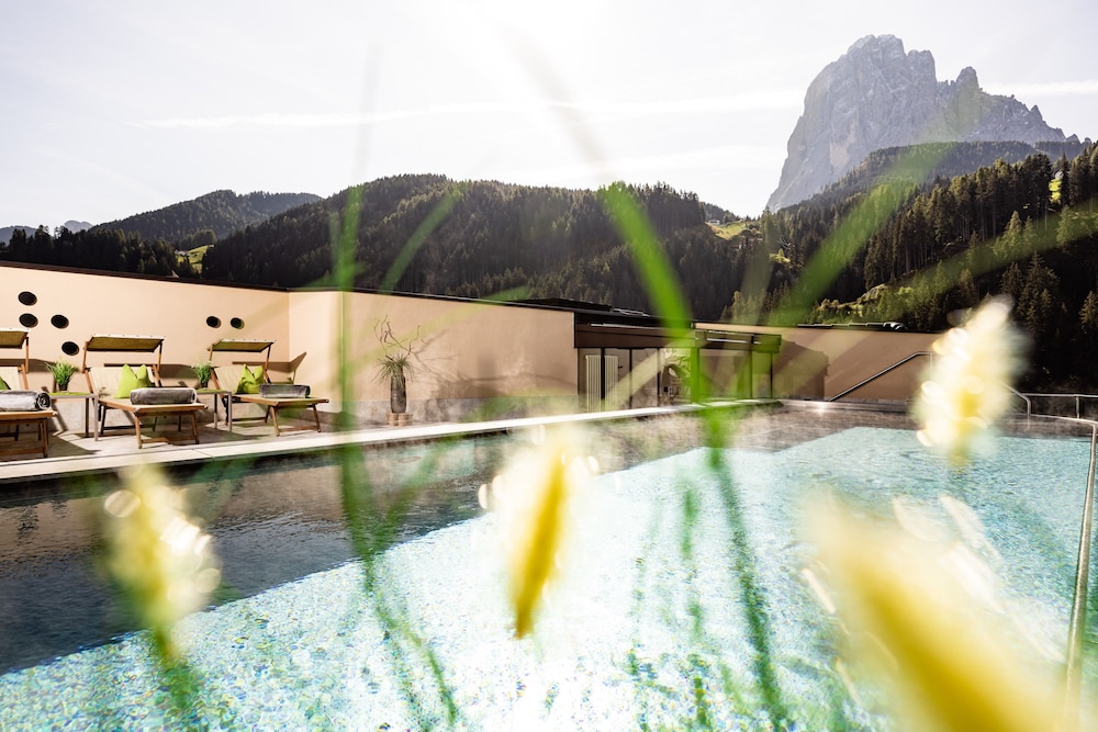 Hotel Touring - carbon neutral hotel in Santa Cristina Valgardena