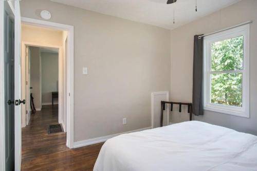 Gorgeous Notre Dame Get Away Comfy Beds WiFi Coffee Games - photo 17