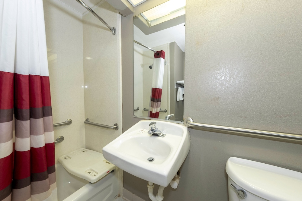 Red Roof Inn Atlanta Southeast Stockbridge - photo 36