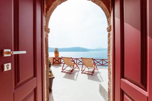 Terracotta Cave House — 4-Star Luxury Hotel in Oia, Greece