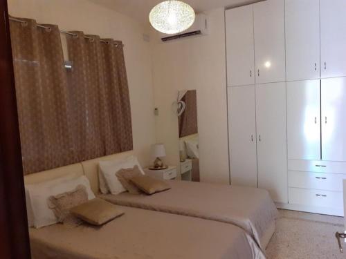 Sunny large terrace studio apartment WiFi Airconditioners BBQ — 4-Star Luxury Hotel in Mellieha, Malta