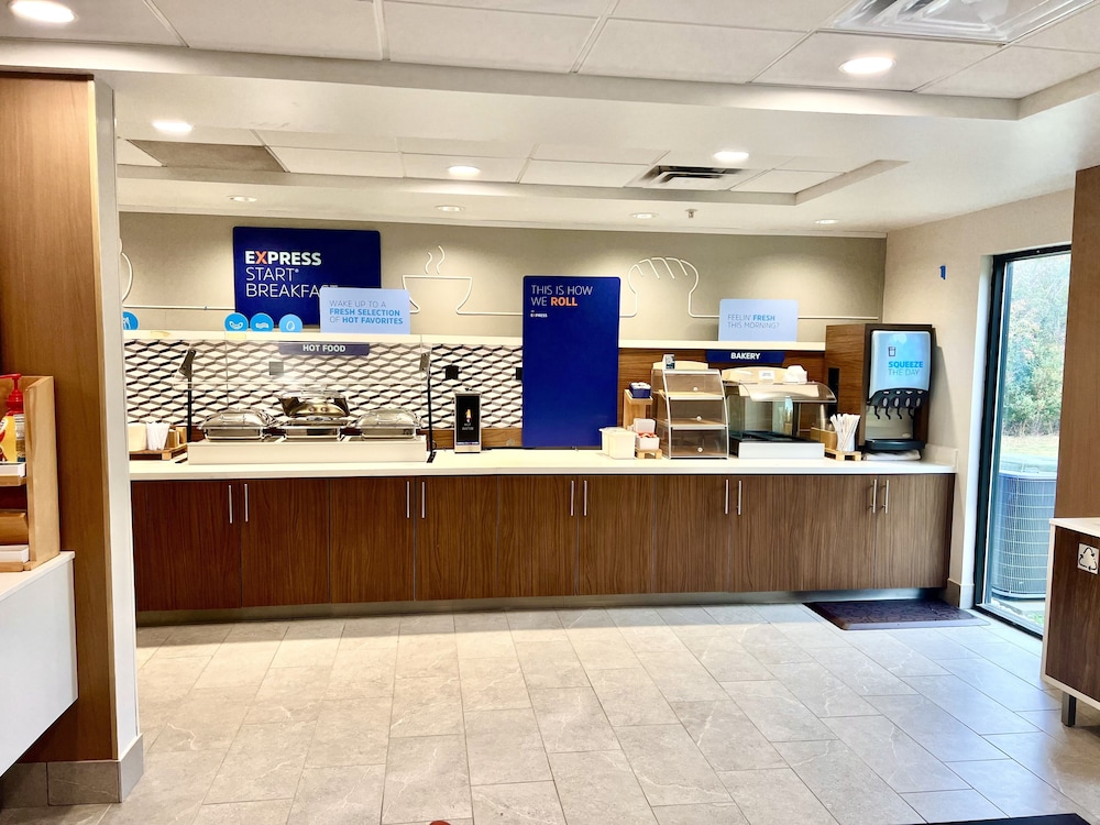 Holiday Inn Express Madison by IHG - photo 32