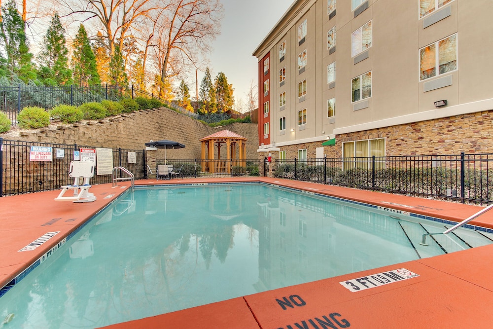 Holiday Inn Express & Suites Columbus Fort Benning Maingate by IHG - photo 13