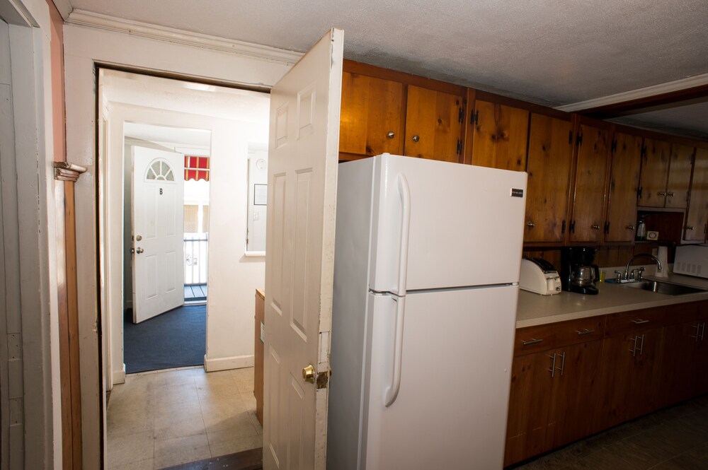 Nautical Motel and Suites - photo 92