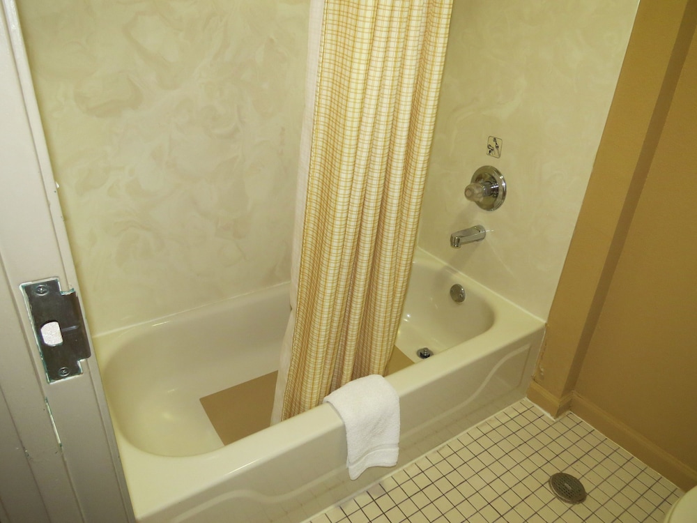 First Western Inn Caseyville - photo 36