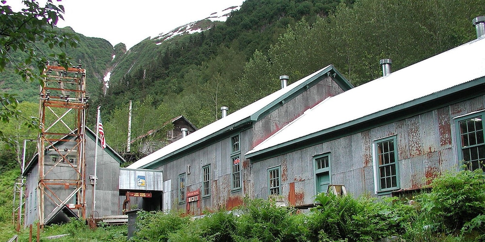 Alaskan Hotel and Bar - photo 105